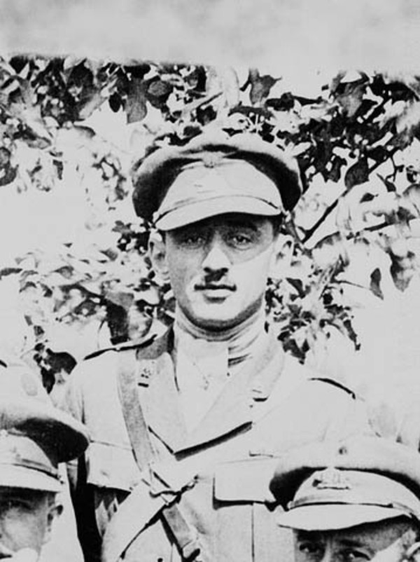 Titre original :  Lieut. Jean Brillant, posthumously awarded the Victoria Cross. 